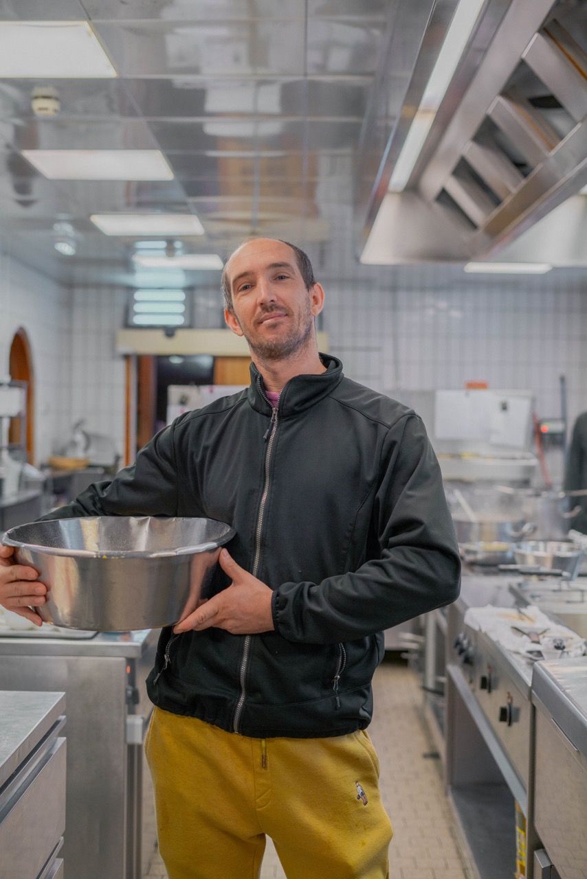 Attila - Charmebolzen in Küche & Abwasch